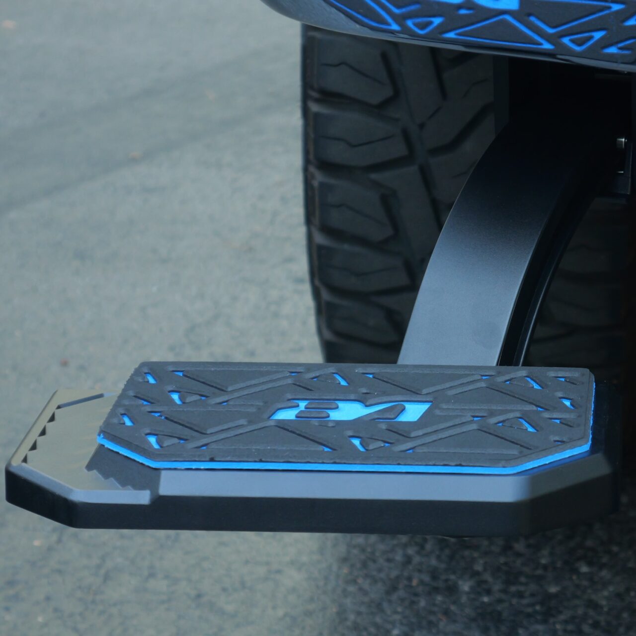 Ford Super Duty F-250/F-350 (2017-2022) Retractable Bed Step