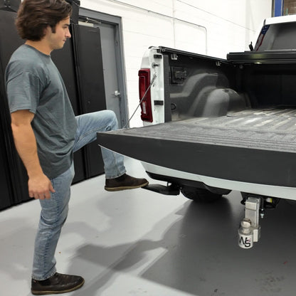 Dodge Ram 2500/3500 (2019-2025) Retractable Bed Step