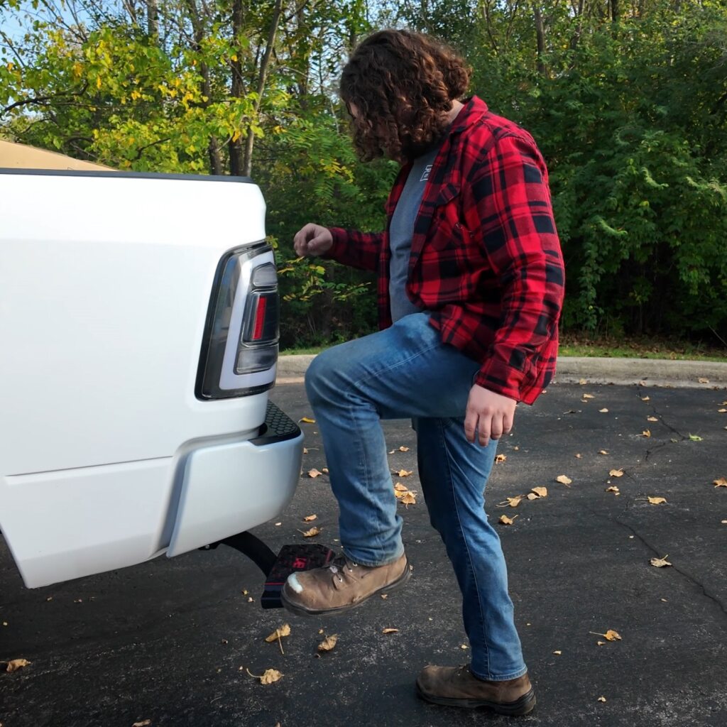 Dodge Ram 1500 (2009-2018) Retractable Bed Step