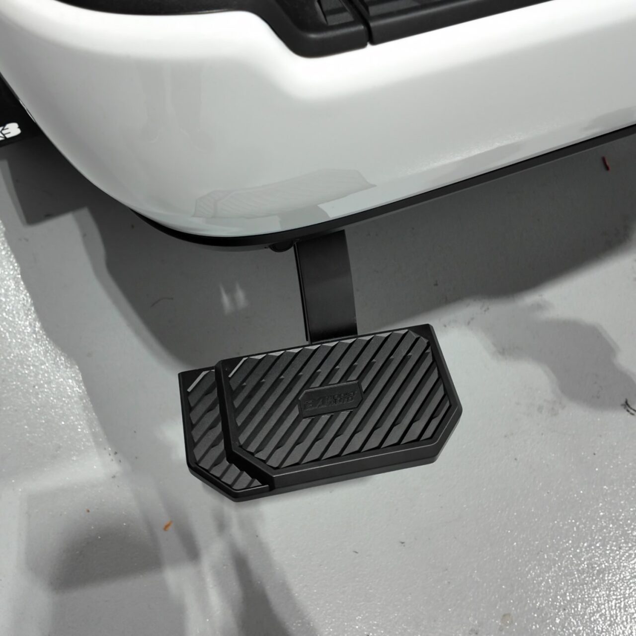 Dodge Ram 2500/3500 (2019-2025) Retractable Bed Step
