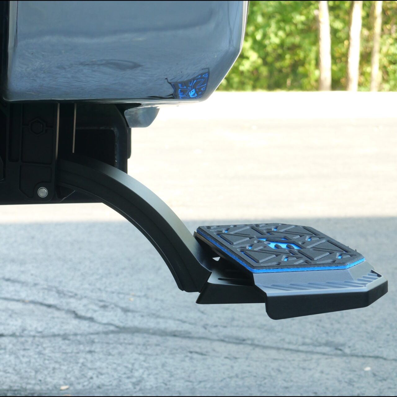 Ford Super Duty F-250/F-350 (2017-2022) Retractable Bed Step