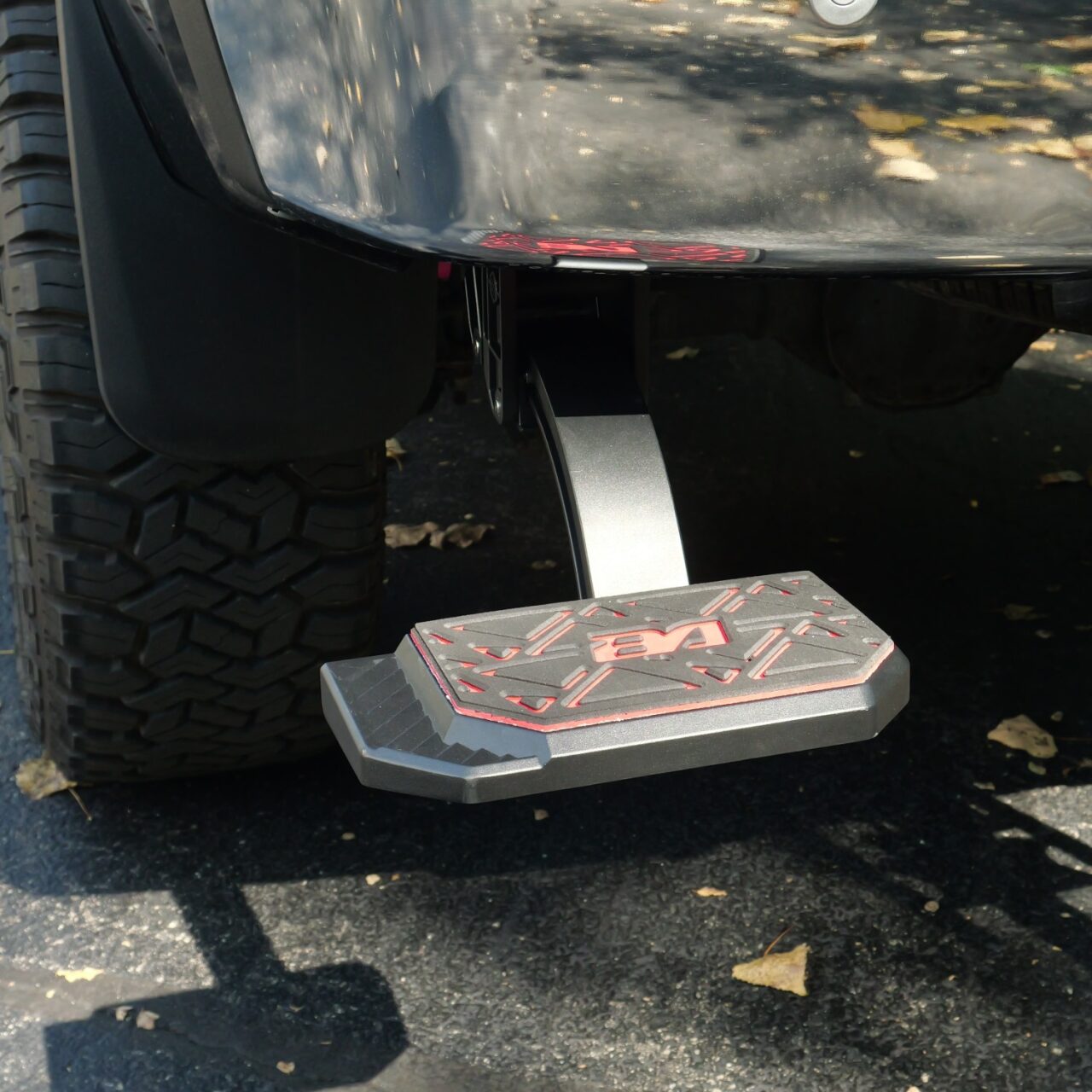 Chevy Silverado/GMC Sierra 1500/2500/3500 (2007-2014)  Retractable Bed Step